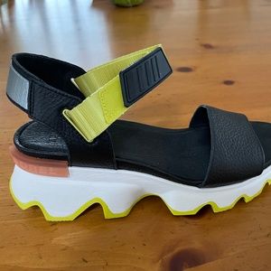 Sport sandal (size 9)